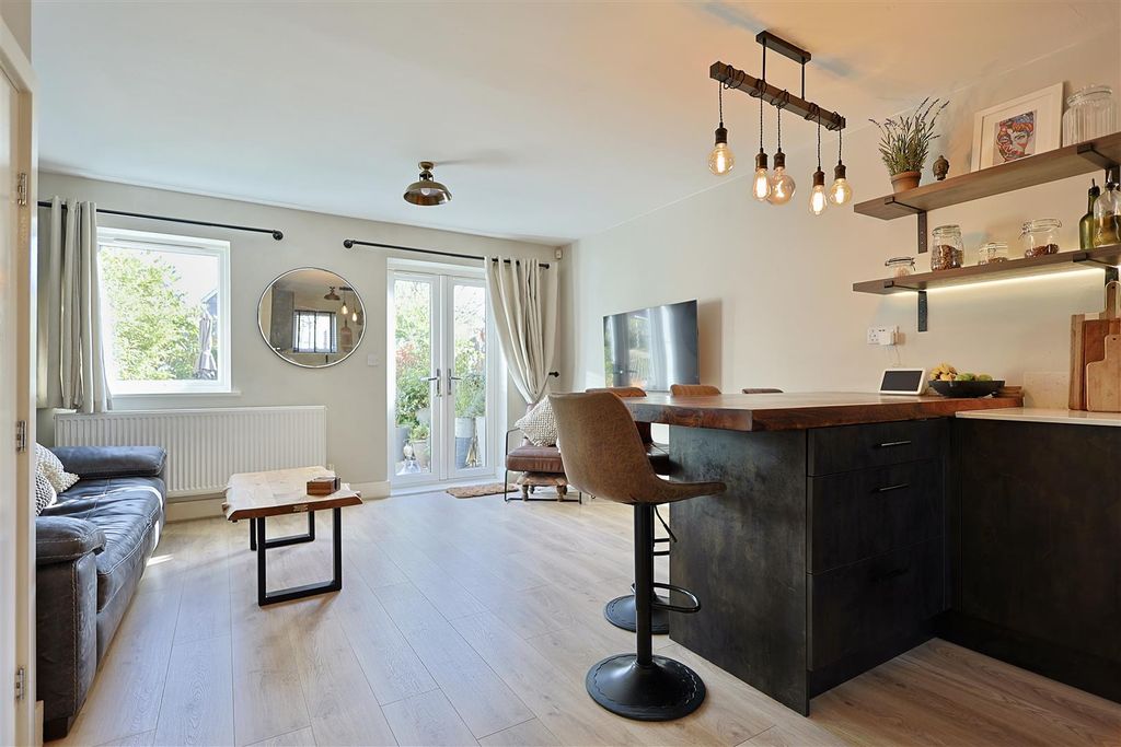 Property photo 3 of 26 DC4D8144-De42-4Bff-8Fa3-450223C94F76_1_201_A.Jpeg