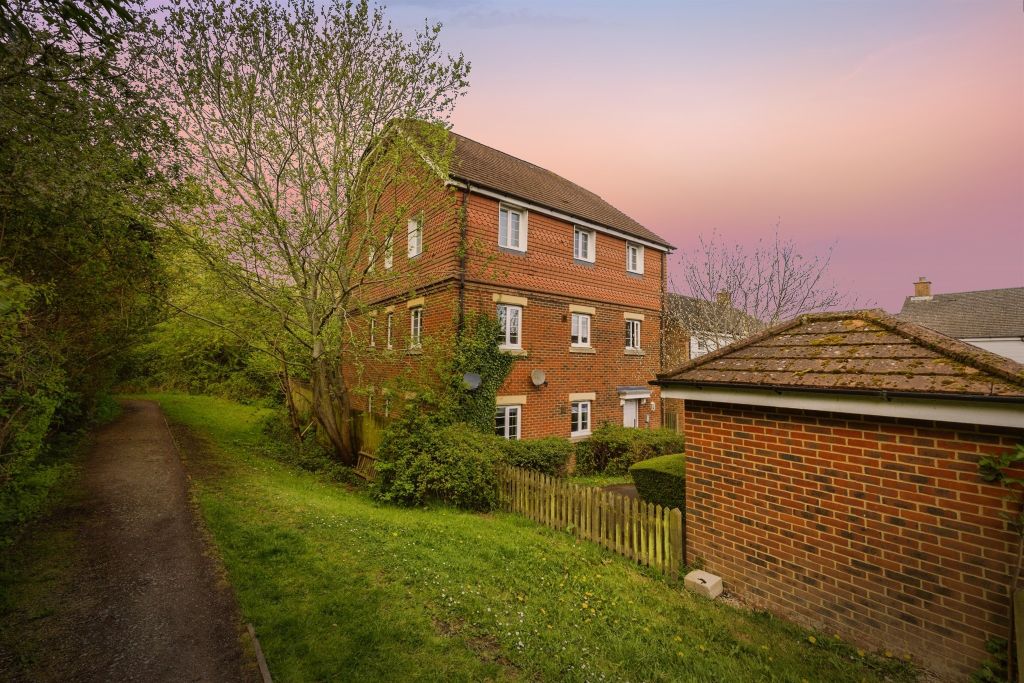 Property photo 1 of 18