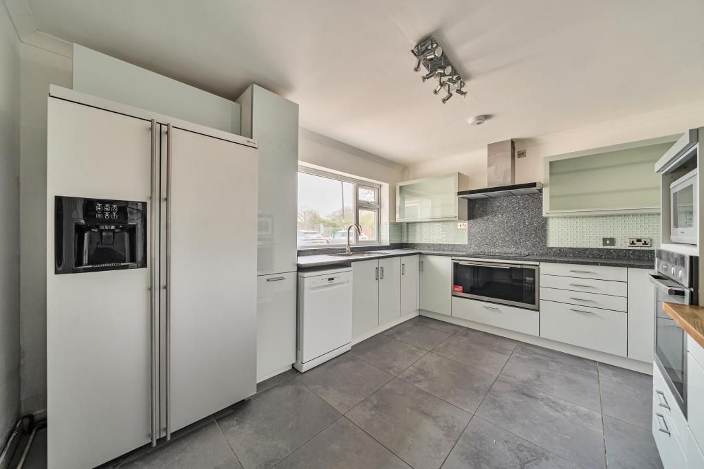 Property photo 3 of 24 Kitchen