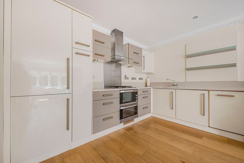 Property photo 3 of 19 Kitchen