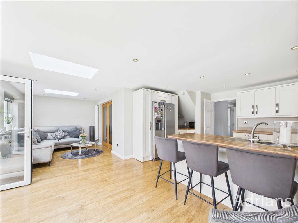 Property photo 2 of 23