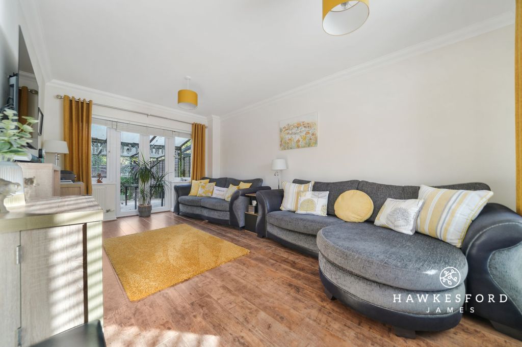 Property photo 2 of 24 Honesty Close, Sittingbourne - Lounge