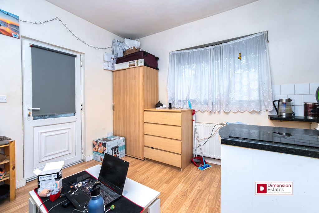 Property photo 3 of 5