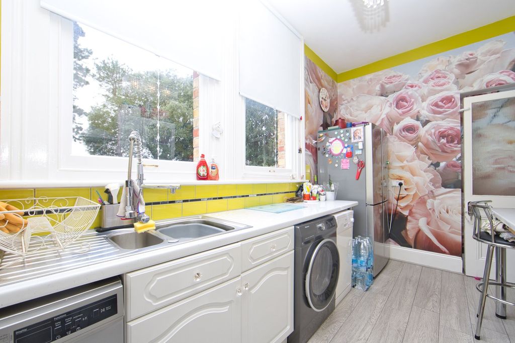 Additional image 7 of 2 bed flat for saleCastle Hill Avenue, Folkestone, Kent CT20