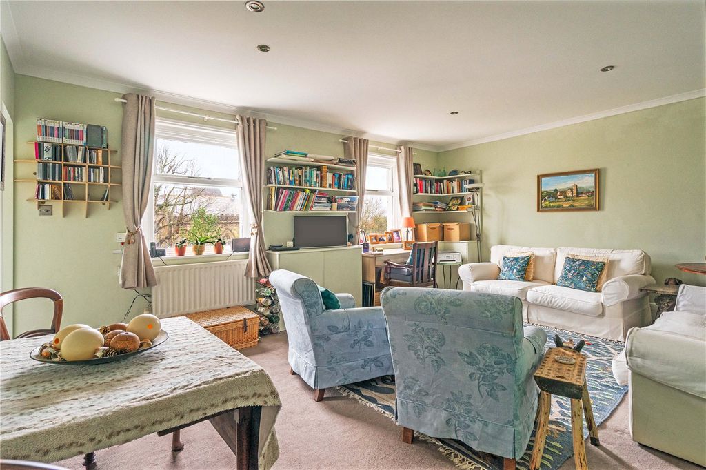 Property photo 3 of 11 Living Room