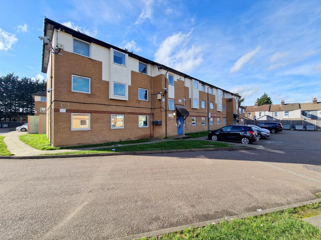 Property photo 1 of 4 One Bedroom Flat Available To Rent Located On Milliners Court, Milliners Way In Luton