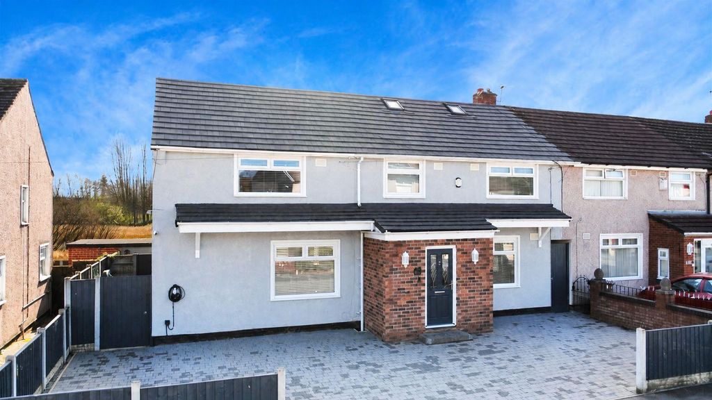 Property photo 1 of 25 Singleton Avenue For Sale