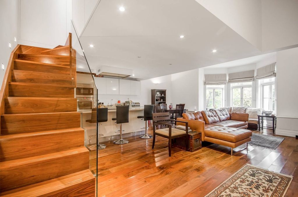 Property photo 2 of 31