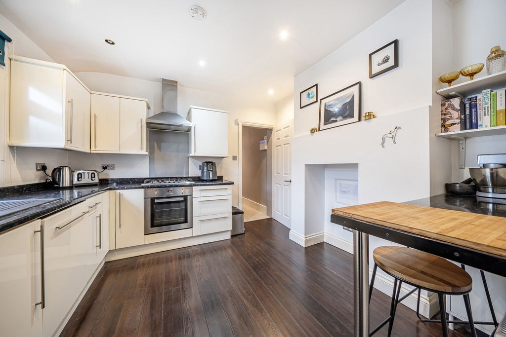 Property photo 3 of 17 Kitchen