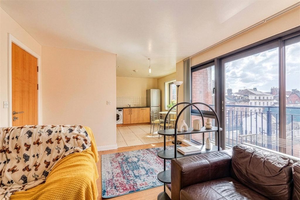 Property photo 3 of 11 65 Central Gardens_9.Jpg