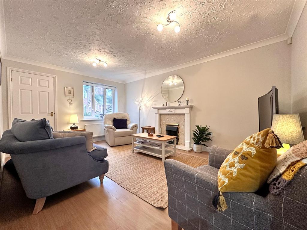 Property photo 2 of 20 Generous Lounge 433