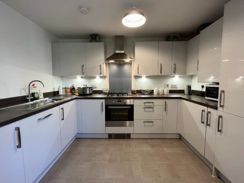 Property photo 2 of 13 Image00017