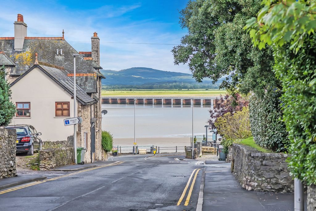 Property photo 2 of 26