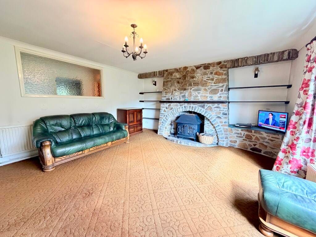 Property photo 2 of 28