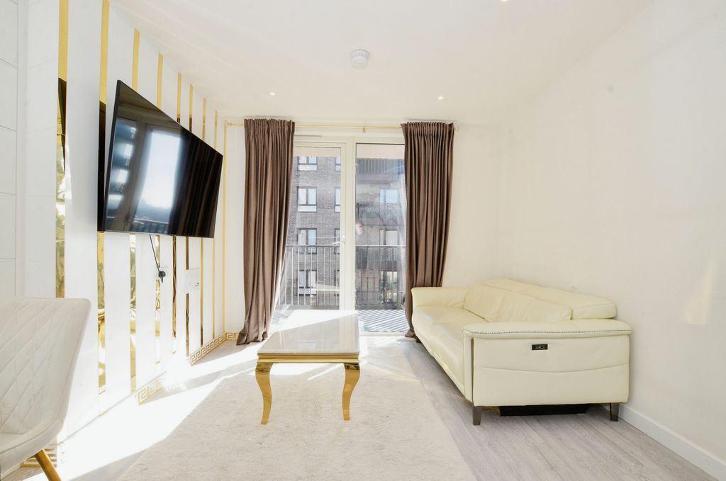 Property photo 3 of 16 Open Plan Living