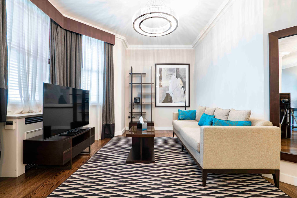 Property photo 1 of 10 1-Bed Executive Apartment To Rent - Long Let