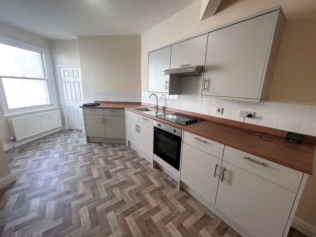 Property photo 2 of 7 Kitchen
