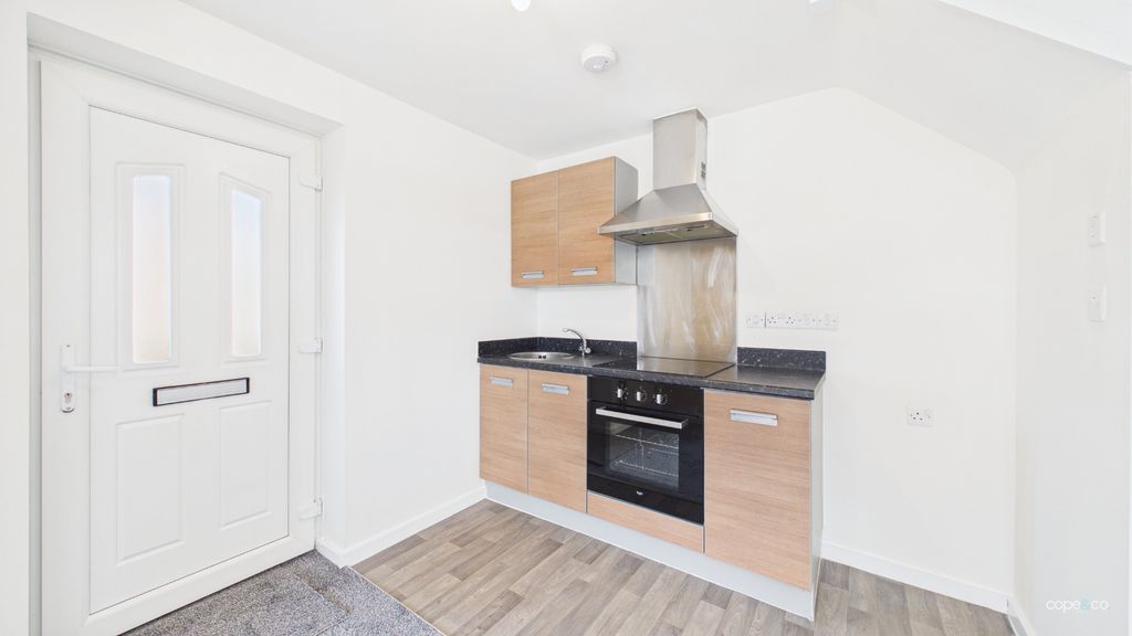 Property photo 2 of 10 5375971