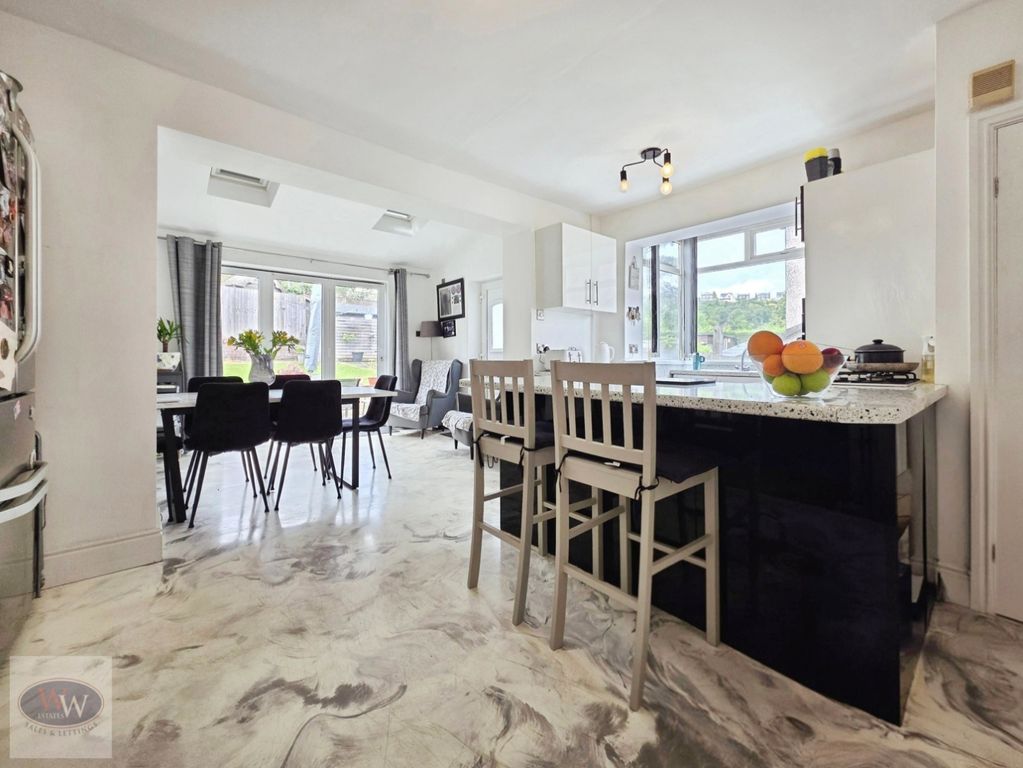 Property photo 3 of 35 Kitchen Dinder