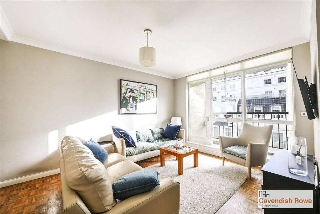 Property photo 2 of 16 Living Area Pic 6 (Heron Court).Jpg