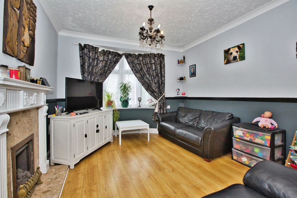 Property photo 3 of 17