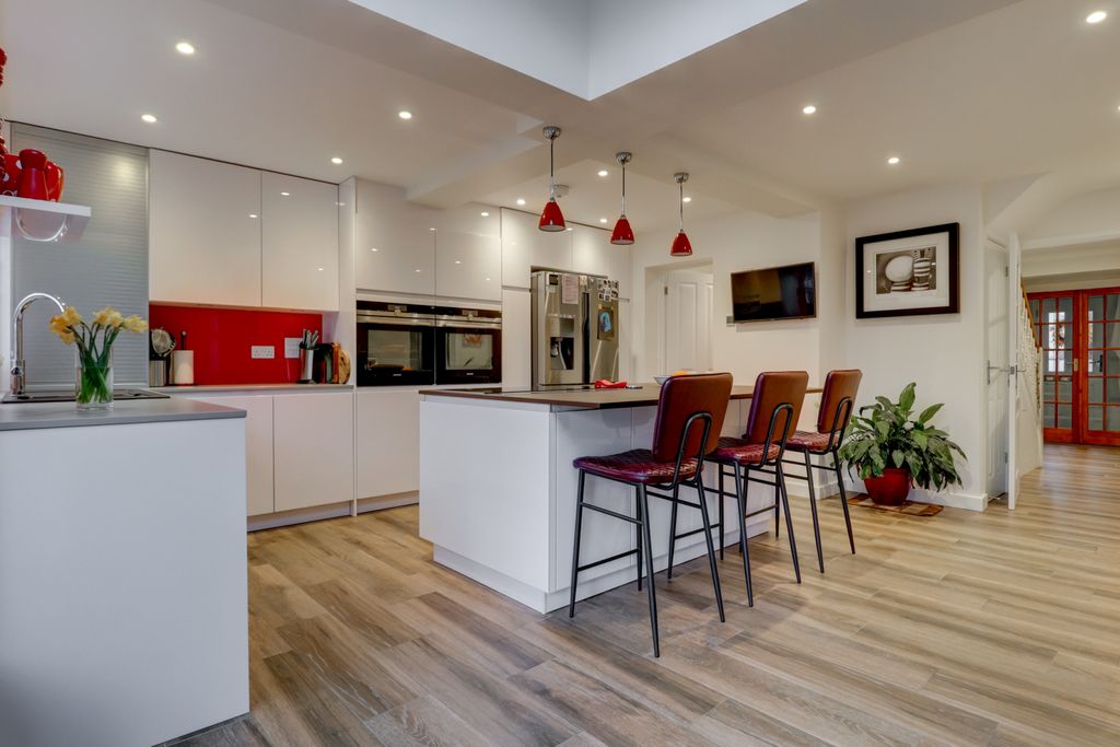 Property photo 2 of 29 Picture No. 17