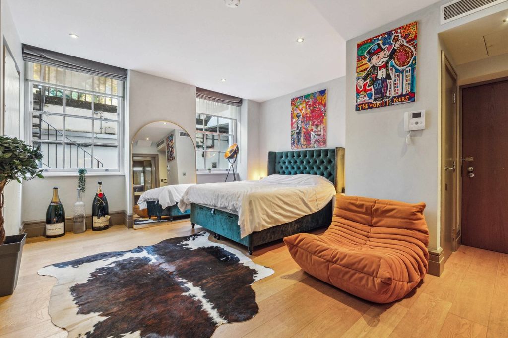 Property photo 2 of 27 Stylish Studio