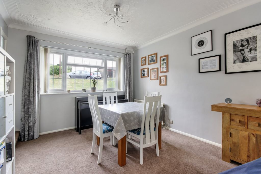 Property photo 3 of 17 Dining Area