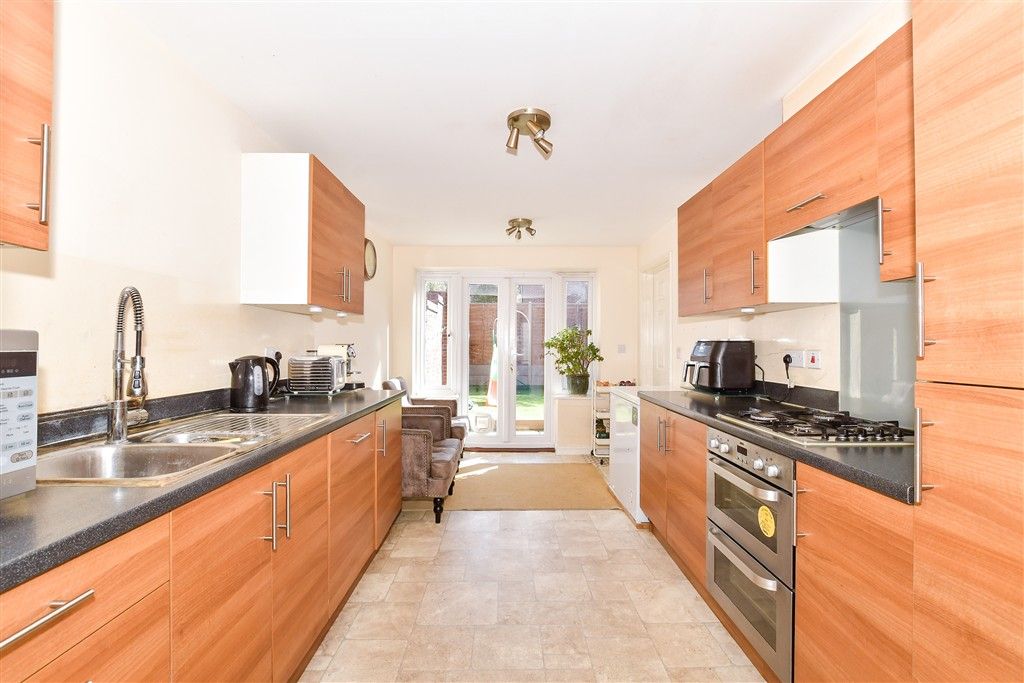 Property photo 2 of 12 Kitchen/ Breakfast Area