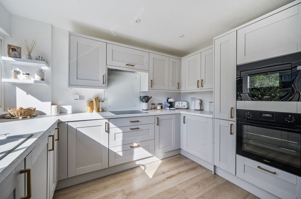 Property photo 3 of 18 1361243-19-68Dbba...