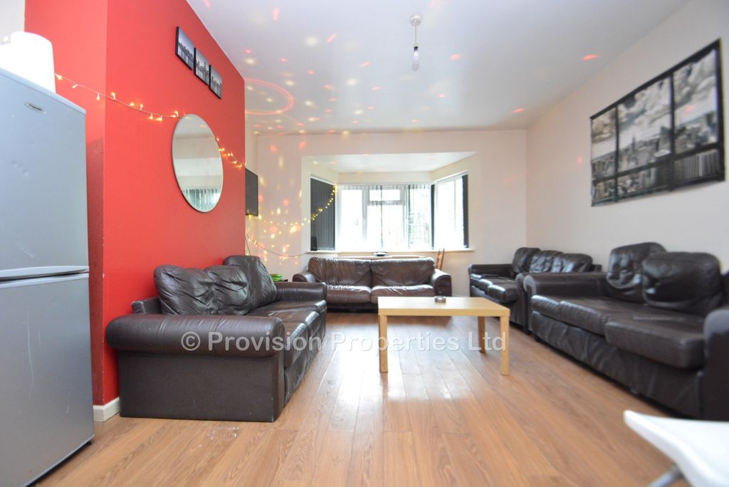 Property photo 2 of 11 Photo