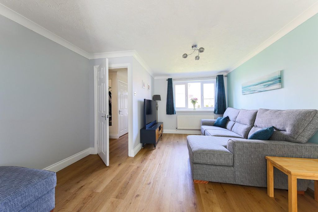 Property photo 3 of 18 Living Room