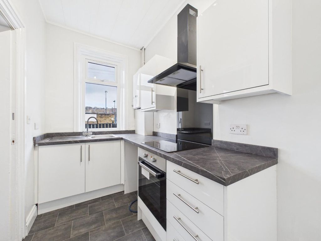 Property photo 2 of 10 Kitchen