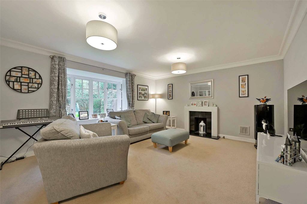 Property photo 2 of 20 Sitting Room