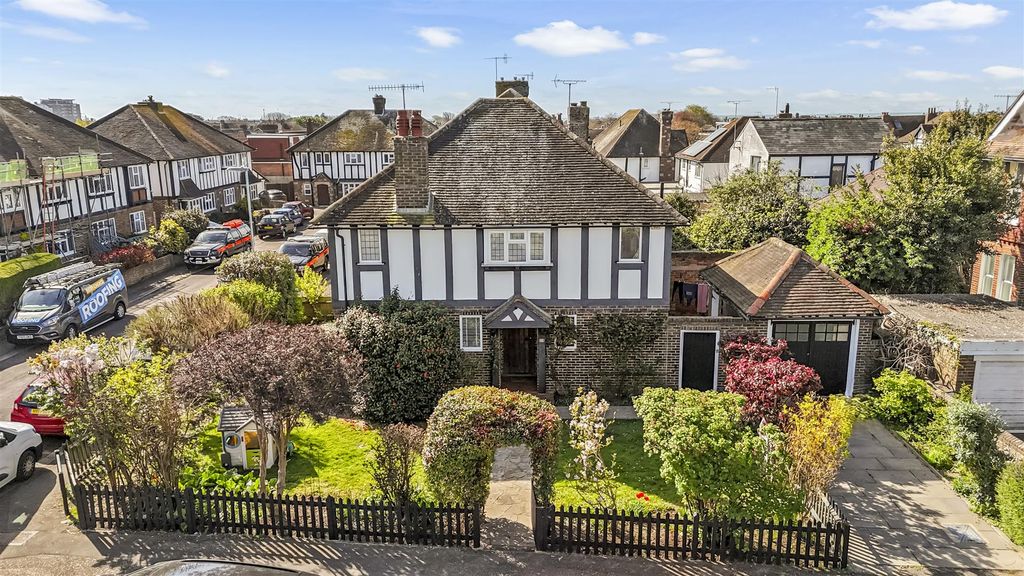 Property photo 1 of 35 95 Lansdowne Road008.Jpg