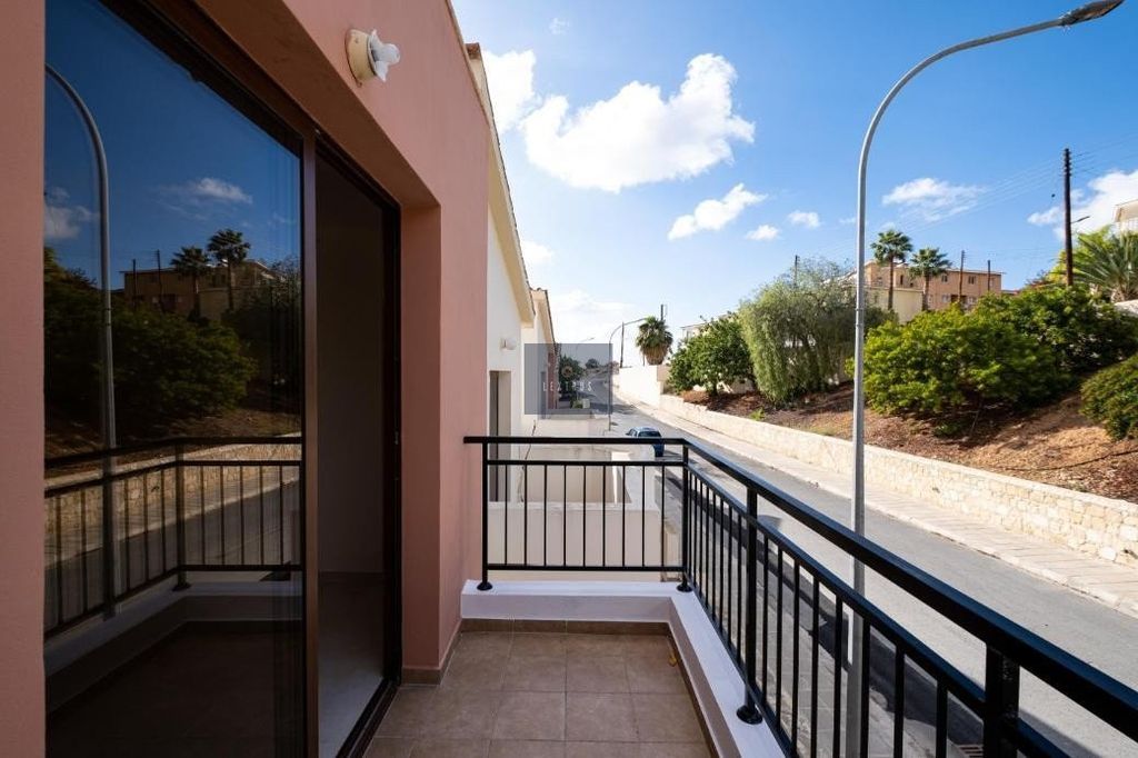 Property photo 3 of 25