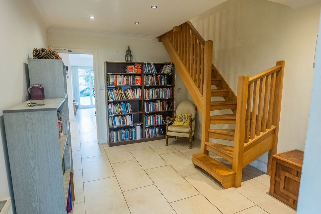 Property photo 2 of 20 Entrance Hall