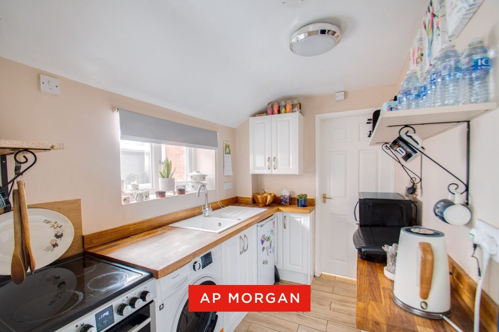 Property photo 3 of 16 Picture No. 23