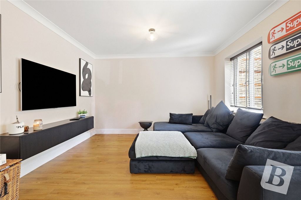 Property photo 1 of 13 Living Room