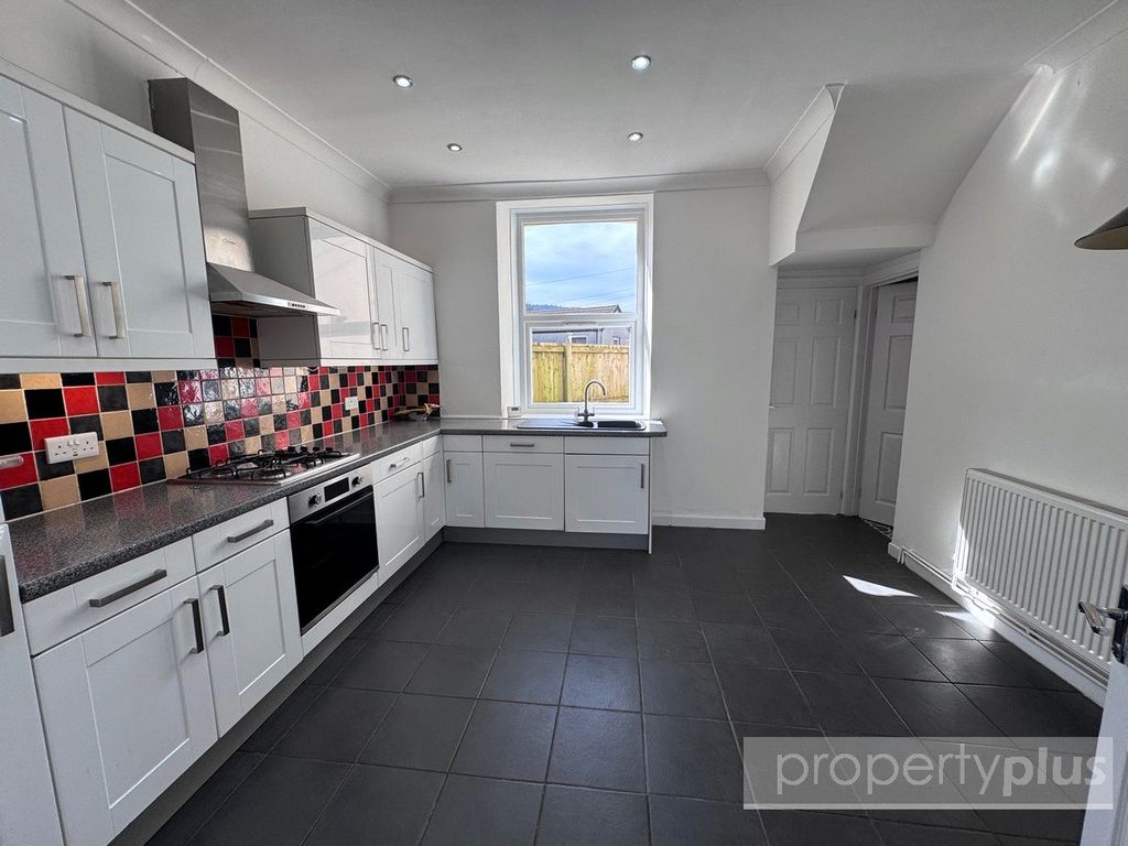 Property photo 2 of 12 Picture No. 11