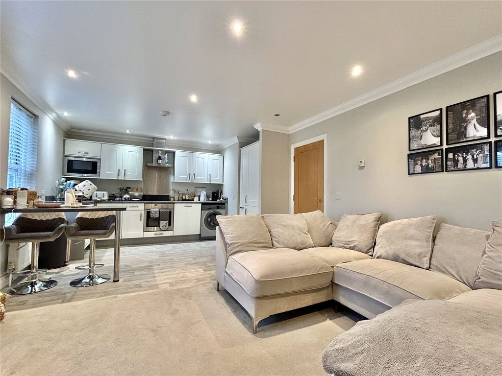 Property photo 2 of 9 Picture No. 11