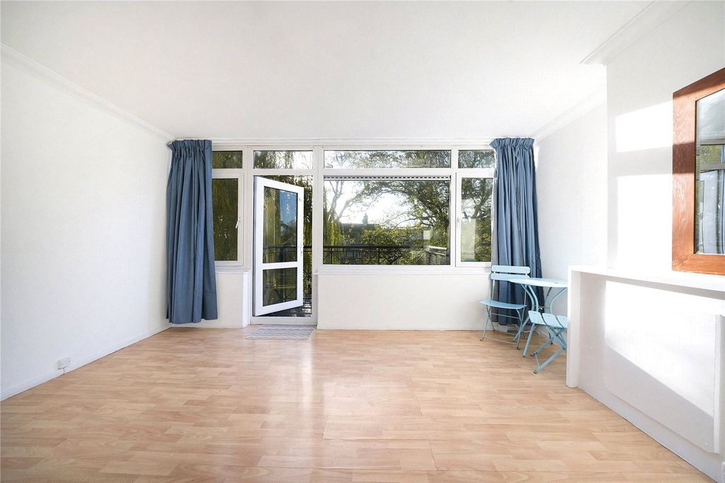 Property photo 2 of 14 Picture No. 11