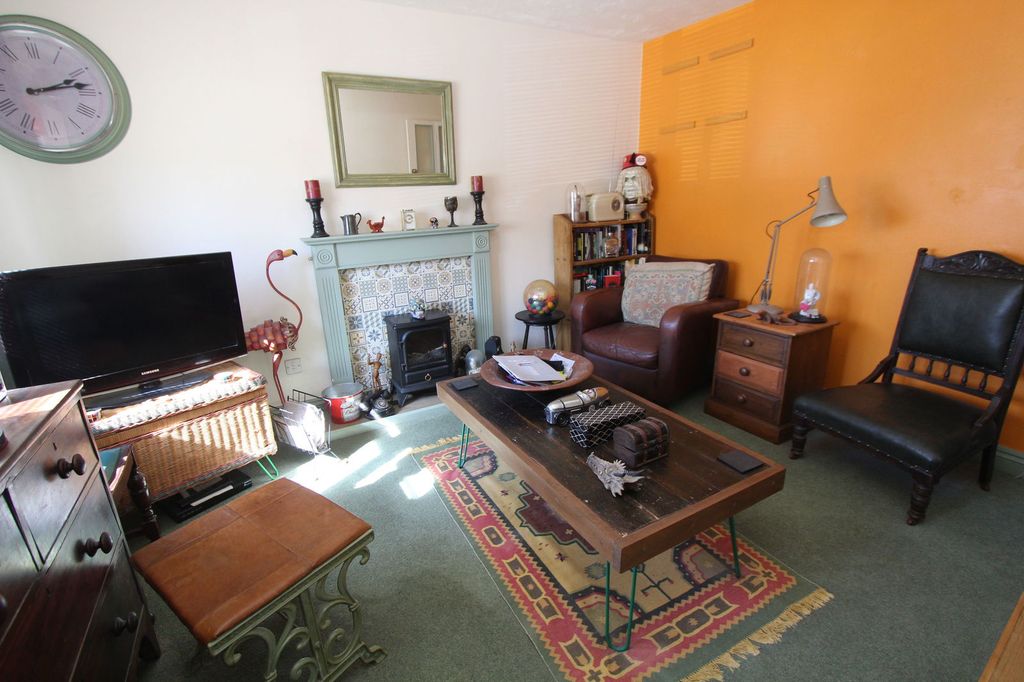 Property photo 2 of 8