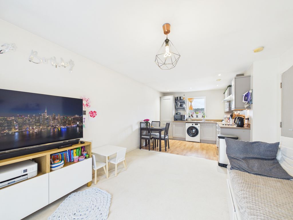 Property photo 2 of 10 Cam02136G0-Pr0532-Still018