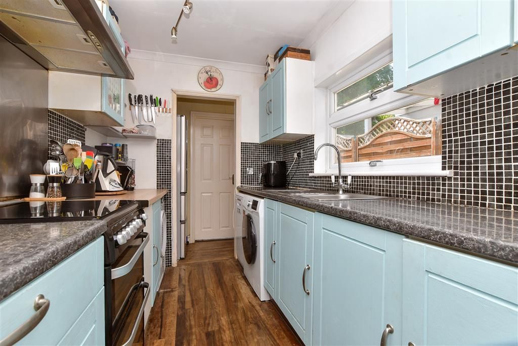 Property photo 3 of 9 Kitchen
