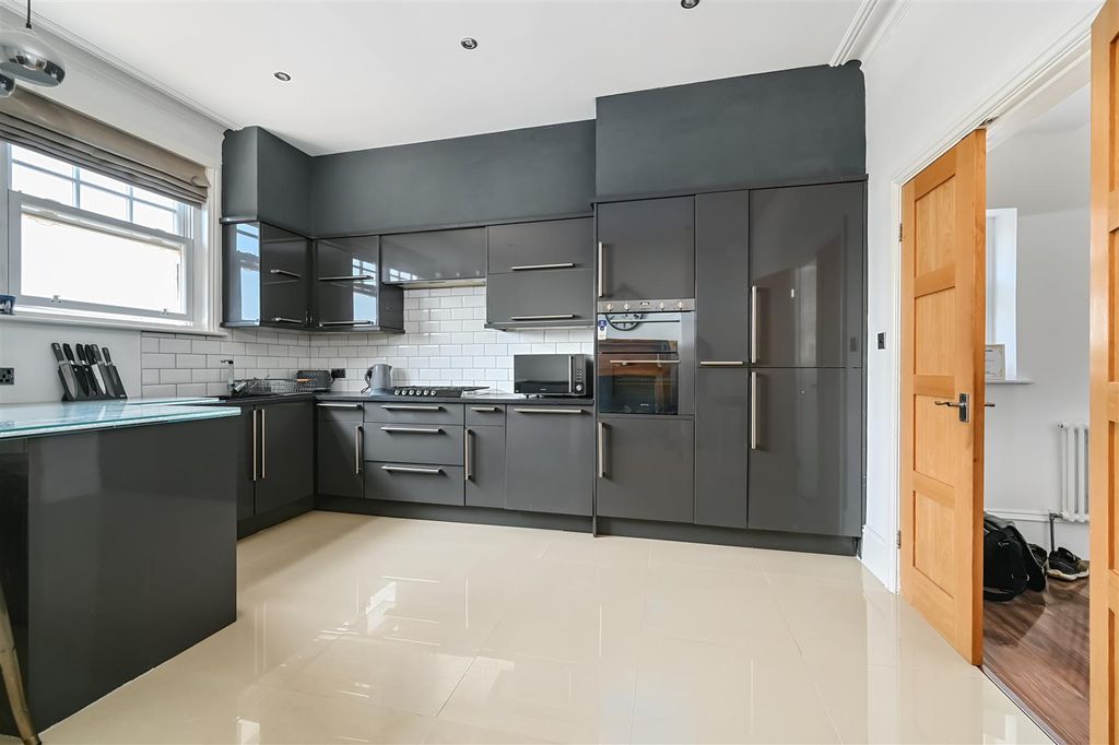 Property photo 3 of 25 50A Sedlescombe Road South- Tn380Tj (1).Jpg