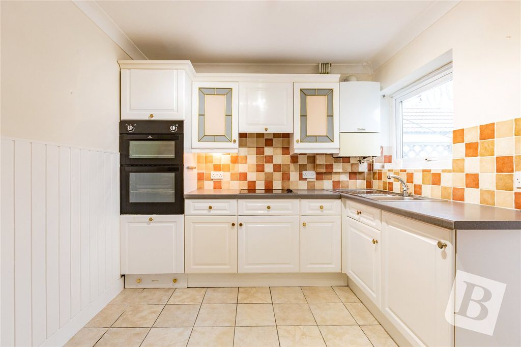 Property photo 3 of 15 Kitchen