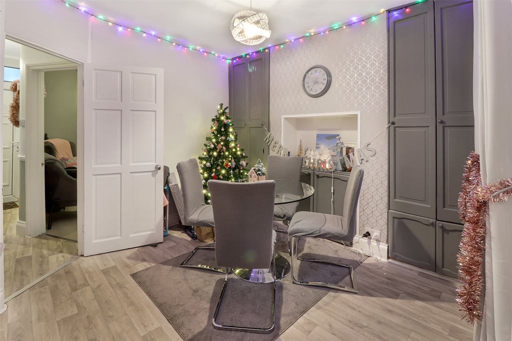 Property photo 3 of 16 3 - Picture No. 09