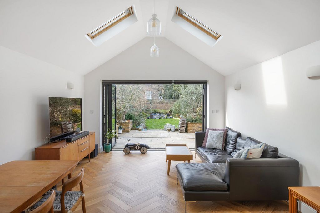 Property photo 3 of 20