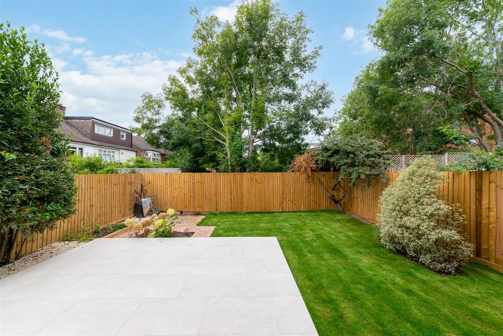 Property photo 3 of 15 Garden